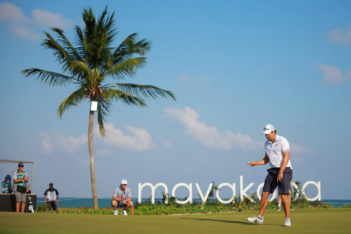 Peter Uihlein of 4Aces GC waves the fans on the 15th green during day two of the LIV Golf Invitational—Mayakoba at El Camaleon at Mayakoba in Playa del Carmen, Mexico on Feb. 25, 2023. (Hector Vivas/Getty Images)