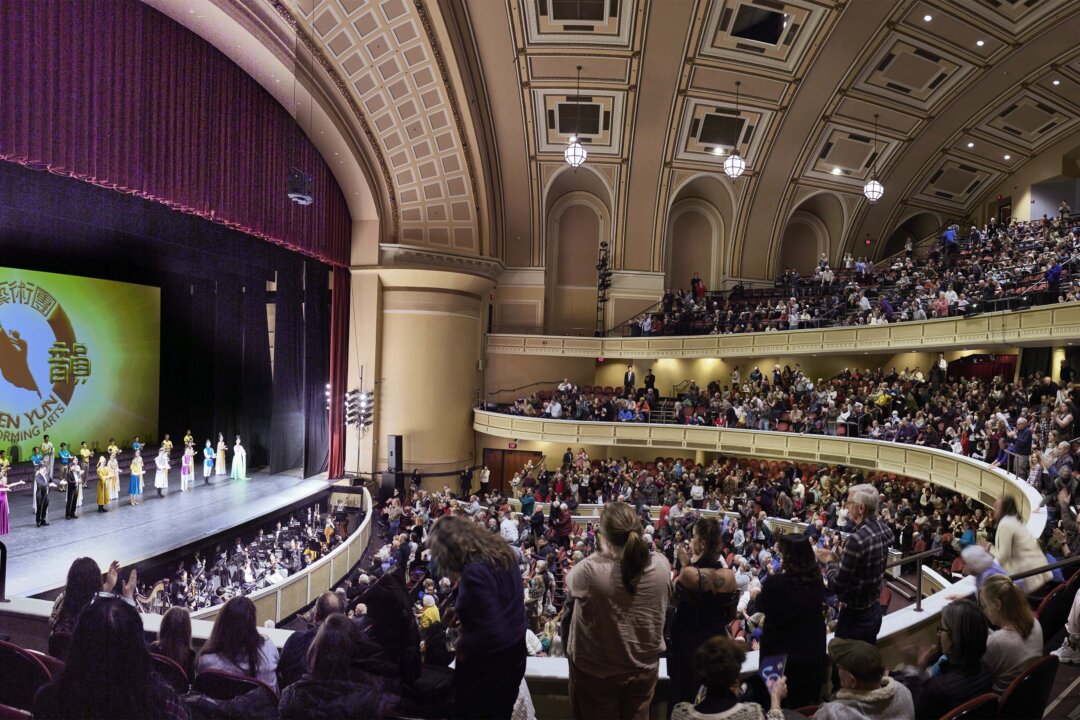 Shen Yun Performing Arts curtain call at Portland's Merrill Auditorium, on Feb. 26, 2023. (NTD)