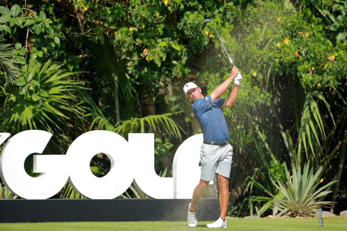 Charles Howell III of Crushers GC plays his shot from the 8th tee during day three of the LIV Golf Invitational—Mayakoba at El Camaleon at Mayakoba in Playa del Carmen, Mexico, on Feb. 26, 2023. (Hector Vivas/Getty Images)