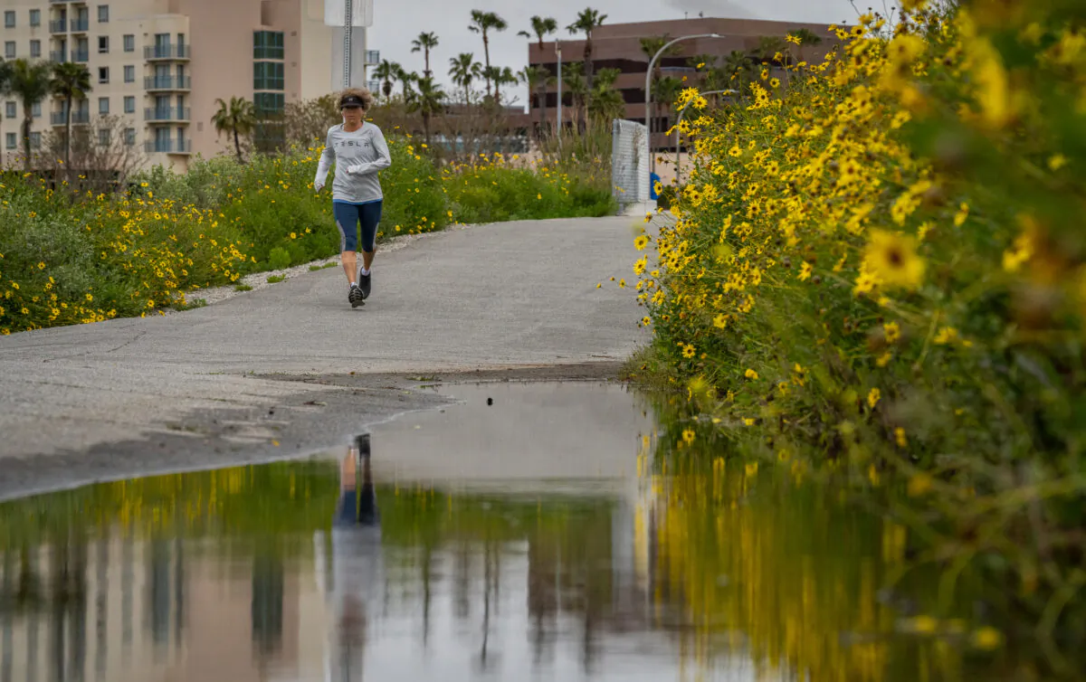 Locals enjoy outdoor activities after a powerful storm in Newport Beach, Calif., on Feb. 27, 2023. (John Fredricks/The Epoch Times)
