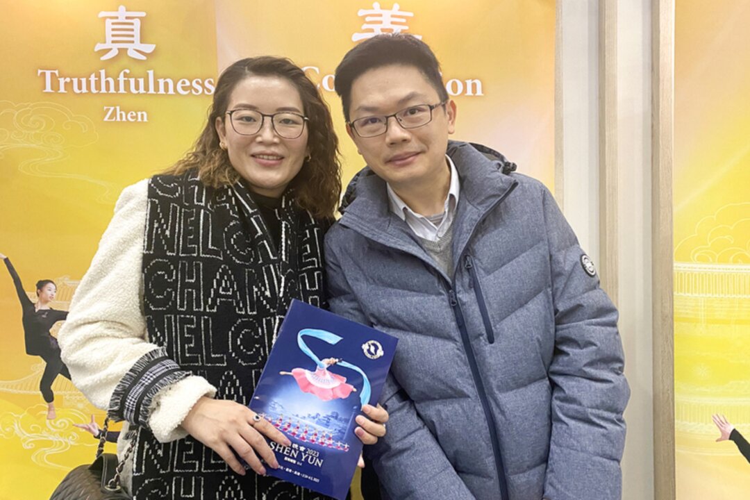 Mr. Peng Kang-ming, the manager at the design department of a world top 10 memory chip manufacturer, attends Shen Yun Performing Arts with his wife at the Miaobei Art Center in Miaoli, Taiwan, on Feb. 26, 2023. (Li I-hsin/The Epoch Times)