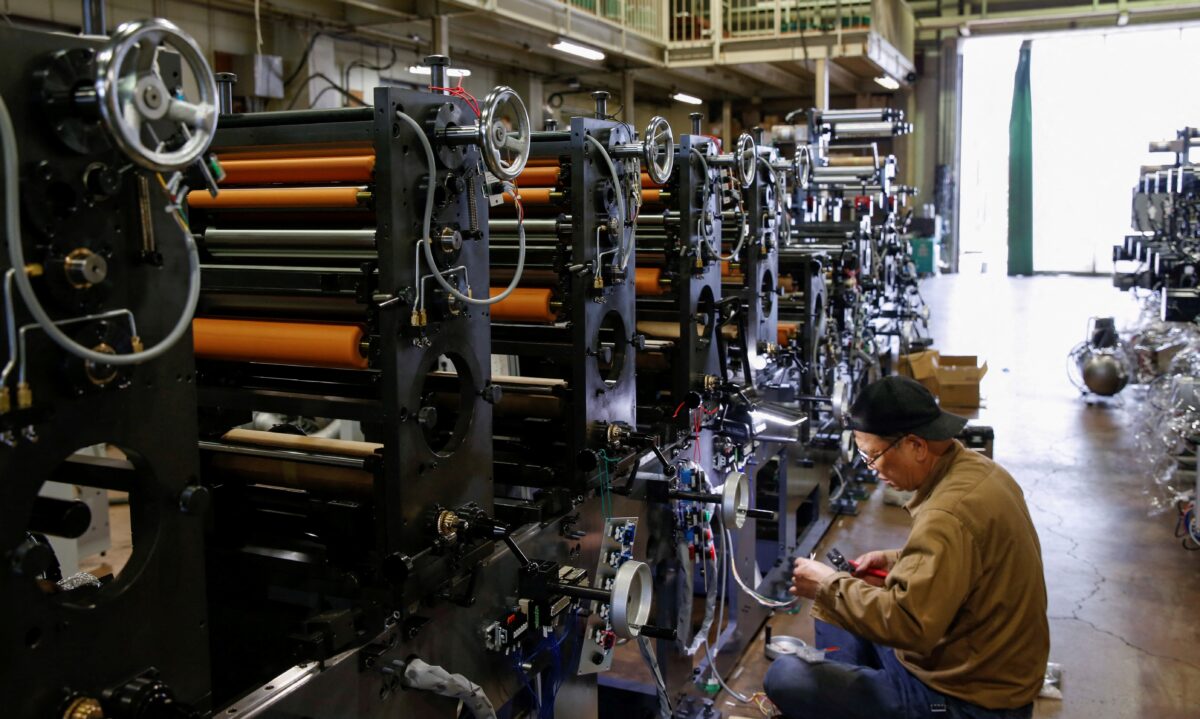 NextImg:Japan's Factory Output Posts Biggest Fall in 8 Months on Weak Autos, Chips Sectors