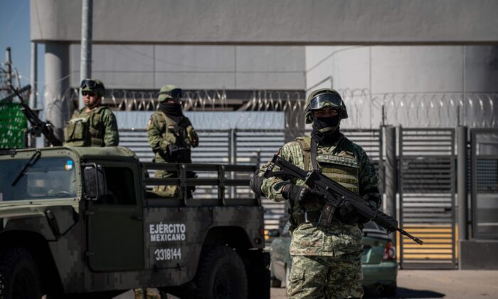 Mexican-army-GettyImages-1246046338-700x420.jpg