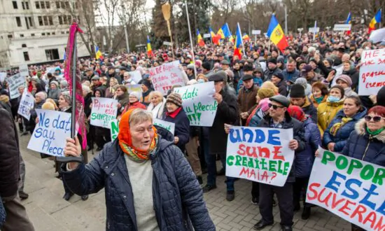 Moldova’s Shaky Position Between EU, Russia Highlighted in Regional Vote