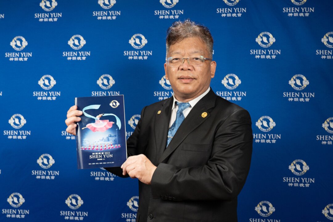 Mr. Chen Kuo-wen, the president of the EMBA Alumni Association at the College of Management of the National Chiayi University, attends Shen Yun Performing Arts at the Chih-The Hall of the Kaohsiung Cultural Center, in Kaohsiung, Taiwan, on Feb. 28, 2023. (Cheng Shun-li/The Epoch Times)