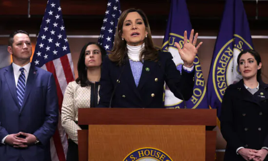 Reps. Salazar, Escobar, and Others Announce Bipartisan Immigration Reform Bill
