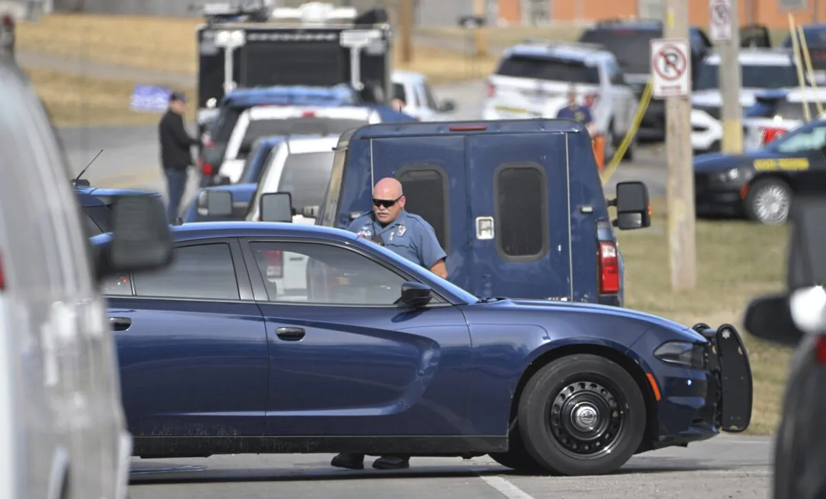 Law enforcement officers on the scene in Kansas City, Mo., on March 1, 2023, where standoff continued after three Kansas City police officers were shot and injured the night before. (Tammy Ljungblad/The Kansas City Star via AP)
