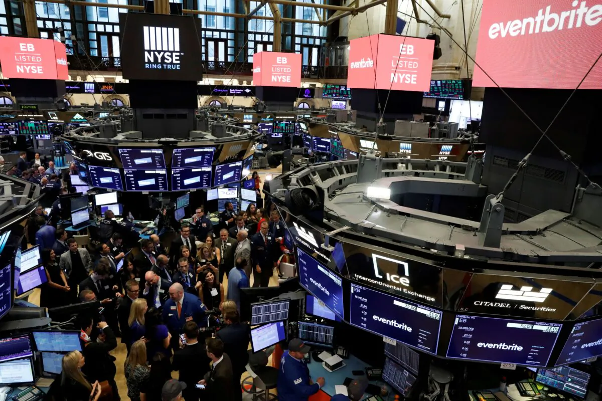 Traders gather at Eventbrite Inc.'s IPO, awaiting for the stock to begin trading at the New York Stock Exchange (NYSE) on Sept. 20, 2018. (Brendan McDermid/Reuters)