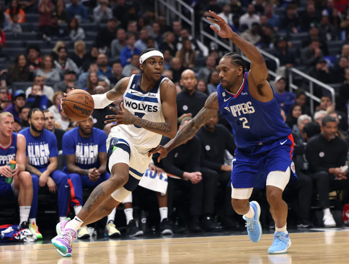 Jaden McDaniels (3) of the Minnesota Timberwolves drives to the basket on Kawhi Leonard (2) of the LA Clippers during a 108–101 Timberwolves win in Los Angeles on Feb. 28, 2023. (Harry How/Getty Images)