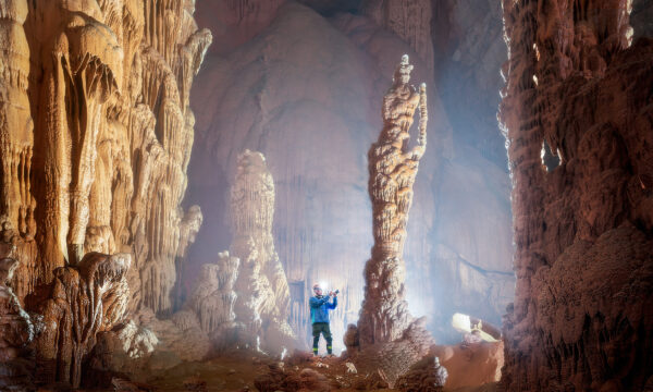 Explorers Set Foot in Unreal Cave Hitherto Unseen Deep in Jungles of Vietnam: 'A Different World'