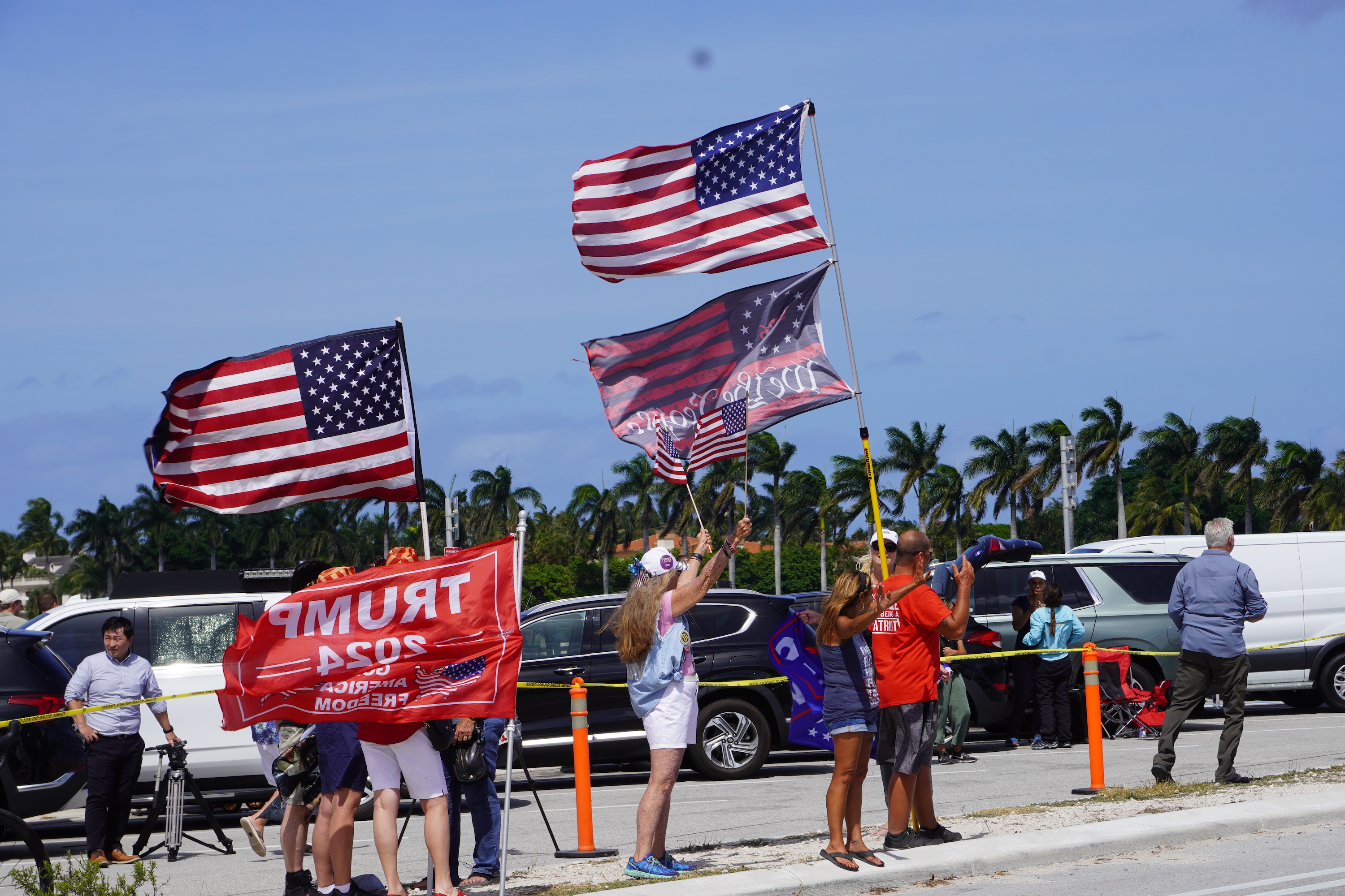 Trump Supporters Gather Near Mar-a-Lago to Support Former President After Indictment - Vimarsana News