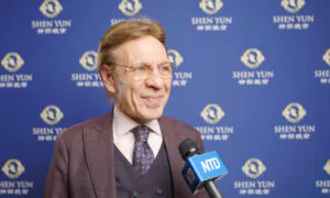 Orchestra Director Hopes Shen Yun Spreads All Over the World