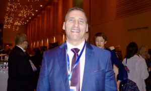 Business Advisor Brings 16 Guests to Shen Yun for Second Year