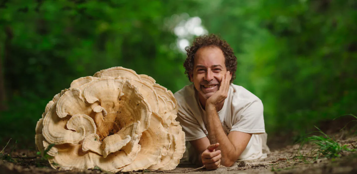 Alan Muskat with a foraged Berkeley's polypore. (Mike Belleme)