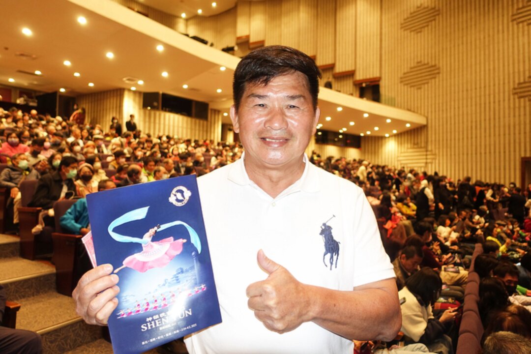 Mr. Huang Huan-sung attends Shen Yun Performing Arts at the Chih-The Hall of the Kaohsiung Cultural Center in Kaohsiung, Taiwan, on March 1, 2023. (Li Ching-tai/The Epoch Times)