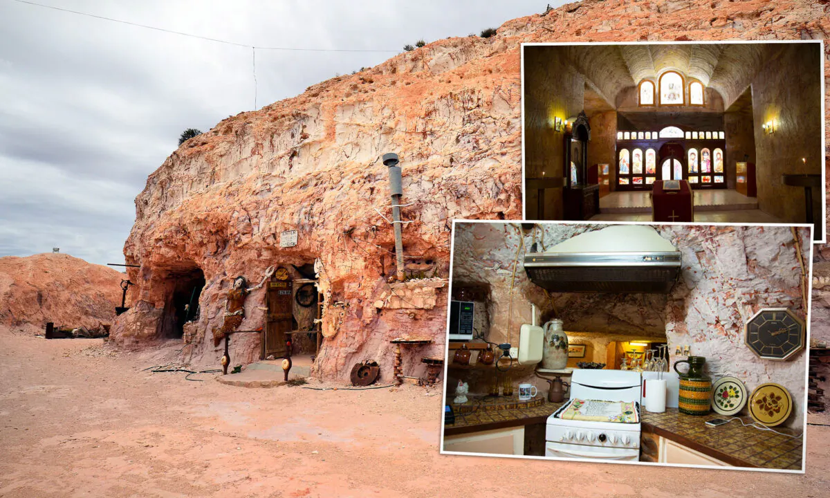 A cave in Coober Pedy (fritz16/Shutterstock); Inset (Adwo/Shutterstock).