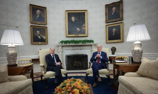 Biden and Germany’s Scholz Vow to Support Ukraine ‘As Long as It Takes’