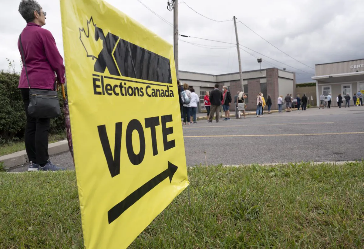 People line up to vote in the advance polls for the federal election in Chambly, Que., on Sept. 10, 2021. (Ryan Remiorz/The Canadian Press)