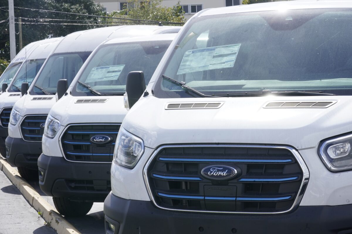 NextImg:Ford to Raise Production as US Auto Sales Start to Recover