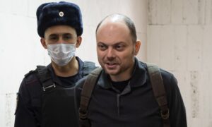 US Sanctions Russian Officials Over Dissident’s Detention