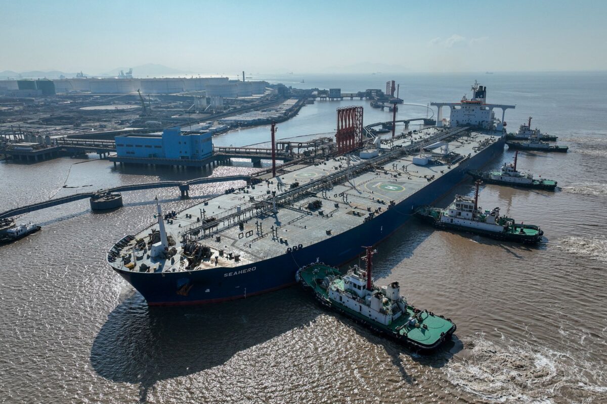 NextImg:Oil Prices Stable, Heading for Weekly Gain