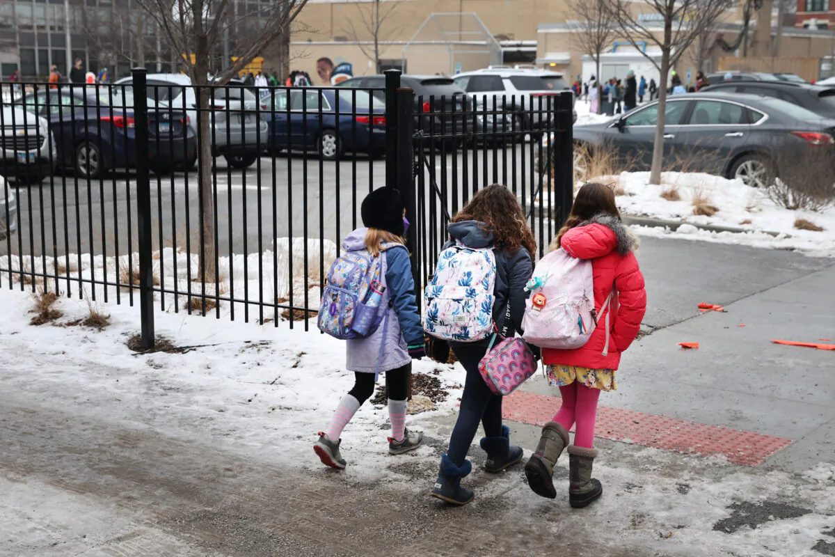Students walk to an  elementary school in Chicago on Jan. 12, 2022. (Scott Olson/Getty Images)