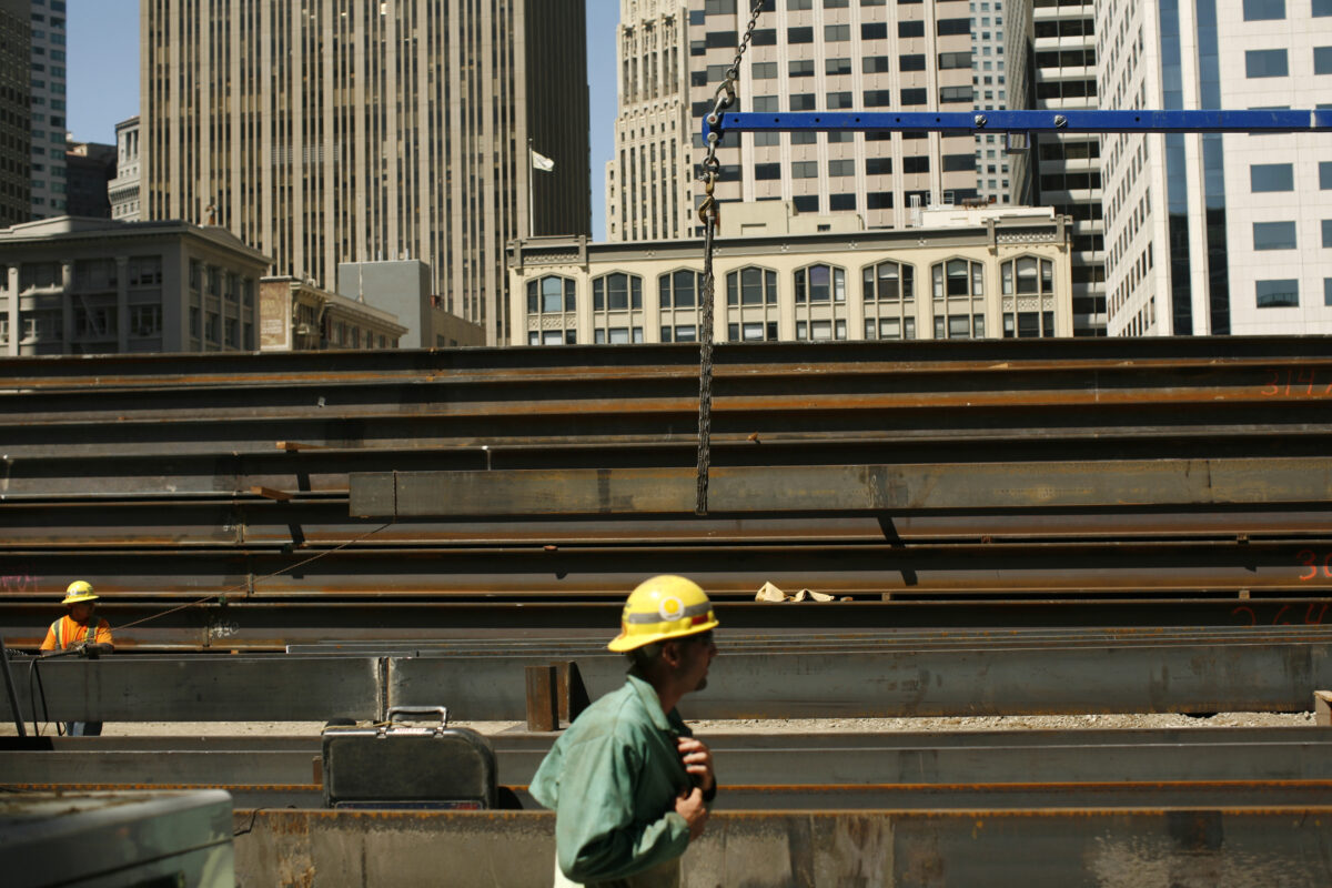 NextImg:US 4th-Quarter Labor Costs Revised Higher; Productivity Growth Lowered
