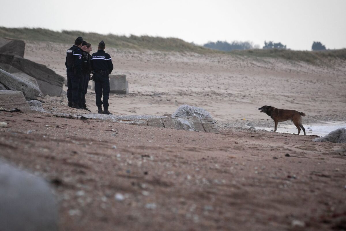 NextImg:Nearly a Ton of Cocaine Washes up on French Beach