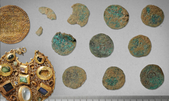 Metal Detectorist Uncovers Hoard of Gold, Jewels, Silver Coins Buried in Viking Gravesite 800 Years Ago
