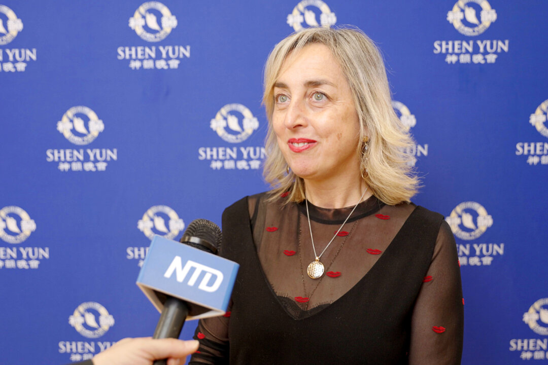 Mrs. Ana Cristina Paniagua Andrés enjoyed Shen Yun on March 4, 2023 at the RiojaForum in Logroño, Spain. (NTD)