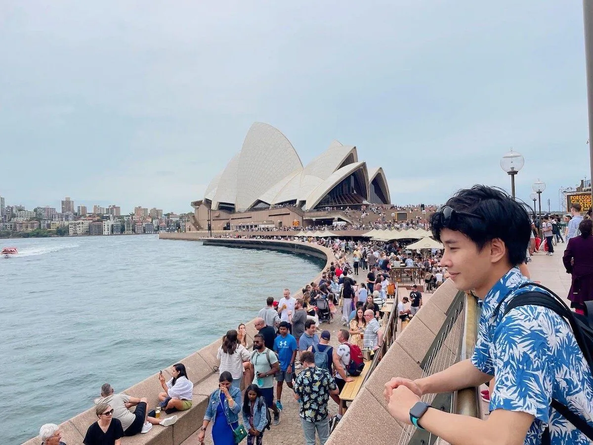 Enjoying the sunny beach in Australia and chasing dreams at the age of 30, Yung listens to his inner voice, and living the life he wants is also a kind of success. The photo was taken in Sydney, Australia, in January 2023. (Courtesy of Yung Jai)