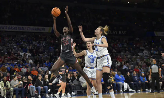 Washington State Tops No. 19 UCLA 65–61 for Pac-12 Title