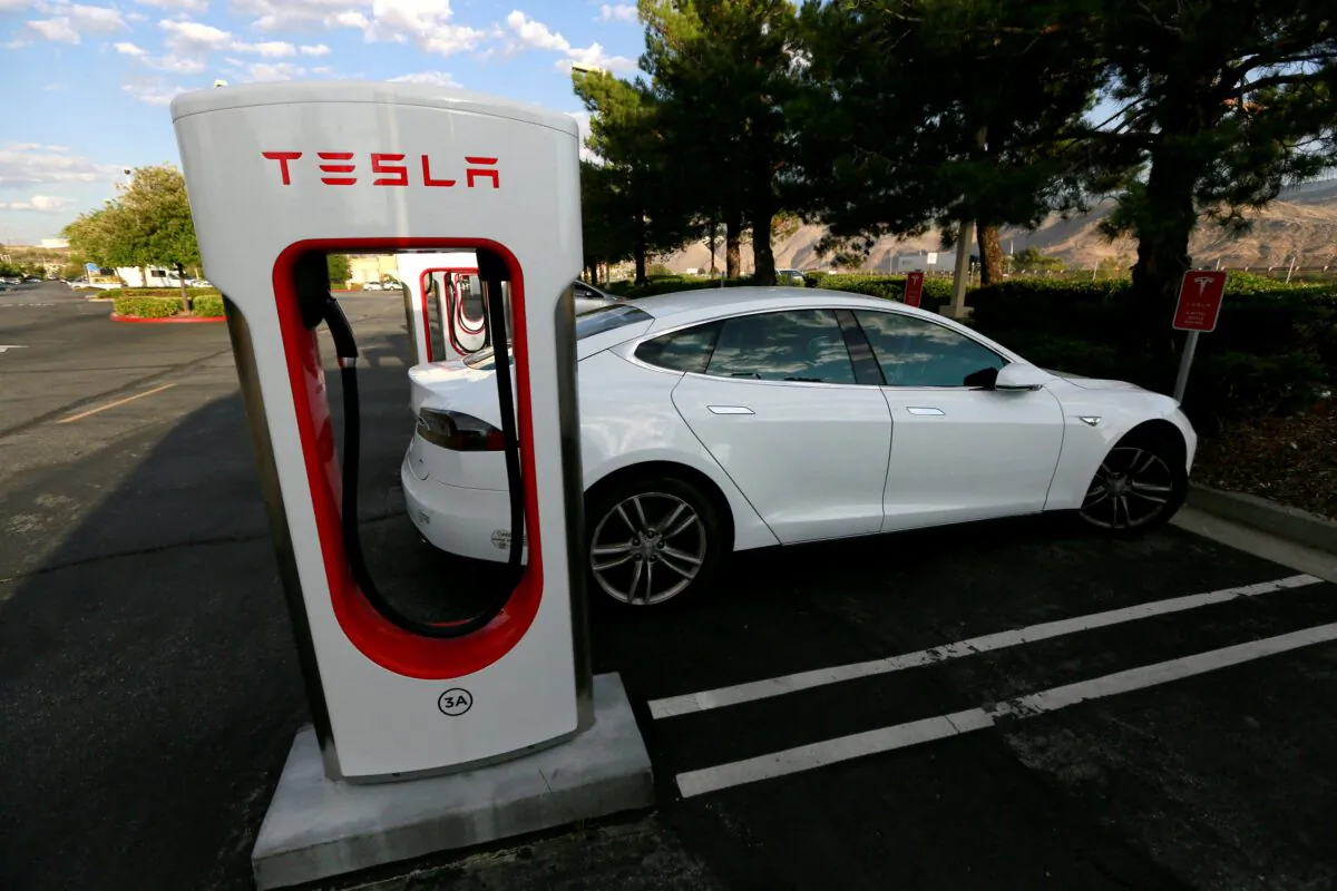 A Tesla Model S charges at a Tesla supercharger station in Cabazon, Calif., on May 18, 2016. (Sam Mircovich/Reuters)