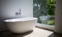 How to Clean a Bathtub Anti-Slip Bottom