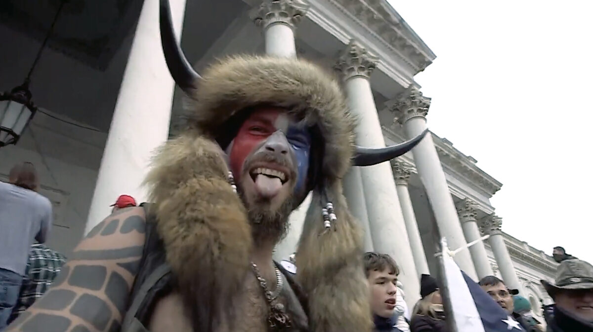 NextImg:Capitol Police Served as ‘Tour Guides’ for Q-Anon Shaman on Jan. 6, Fox Host Contends