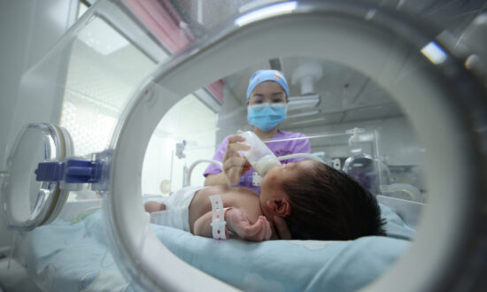 Kidney Removal From Chinese Infants Rings Alarm on CCP's Organ 'Production Machine,' Expert Warns