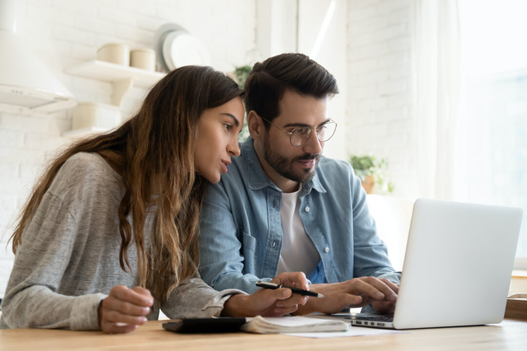 A weekly meeting with your spouse can help to make sure you are staying on top of things, big and small. (fizkes/Shutterstock)