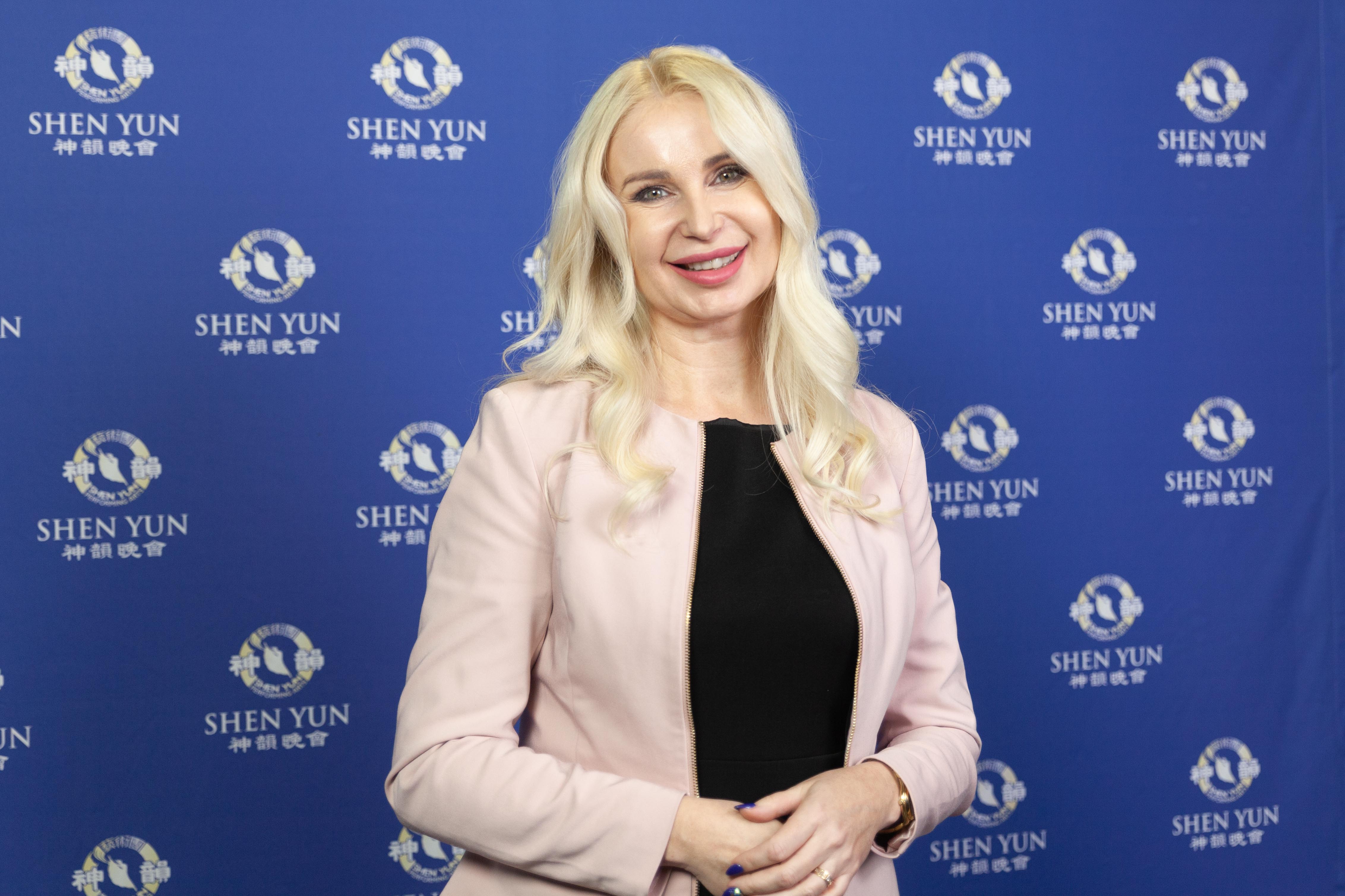 Shen Yun Expresses 'Everything That Is Most Important in Life,' Says Life Coach - Vimarsana News