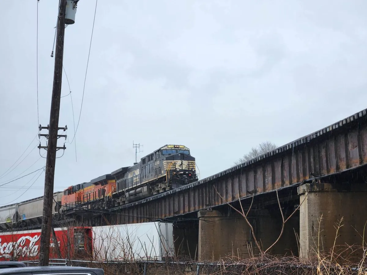 A Norfolk Southern freight train passes through Cincinnati, Ohio in late February, 2023. (Jeff Louderback/The Epoch Times)