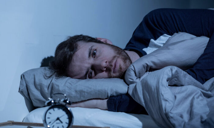 Sleeping Pills Increase the Risk of Dementia, 4 Tips to Treat Insomnia Naturally