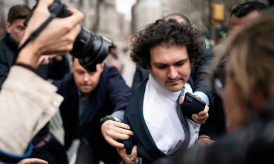 Bankman-Fried’s Bid to Shift Blame Complicated by New Charges