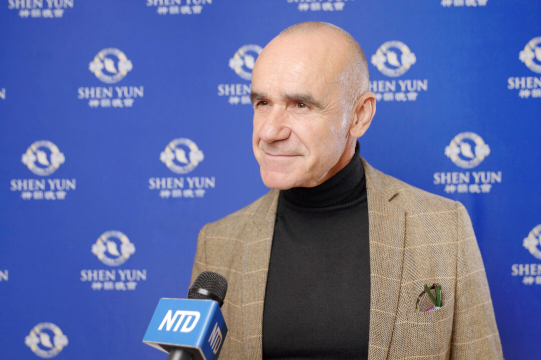 Antonio Muñoz, the Mayor of Sevilla, attended Shen Yun Performing Arts at the Cartuja Center on March 8, 2023. (NTD)