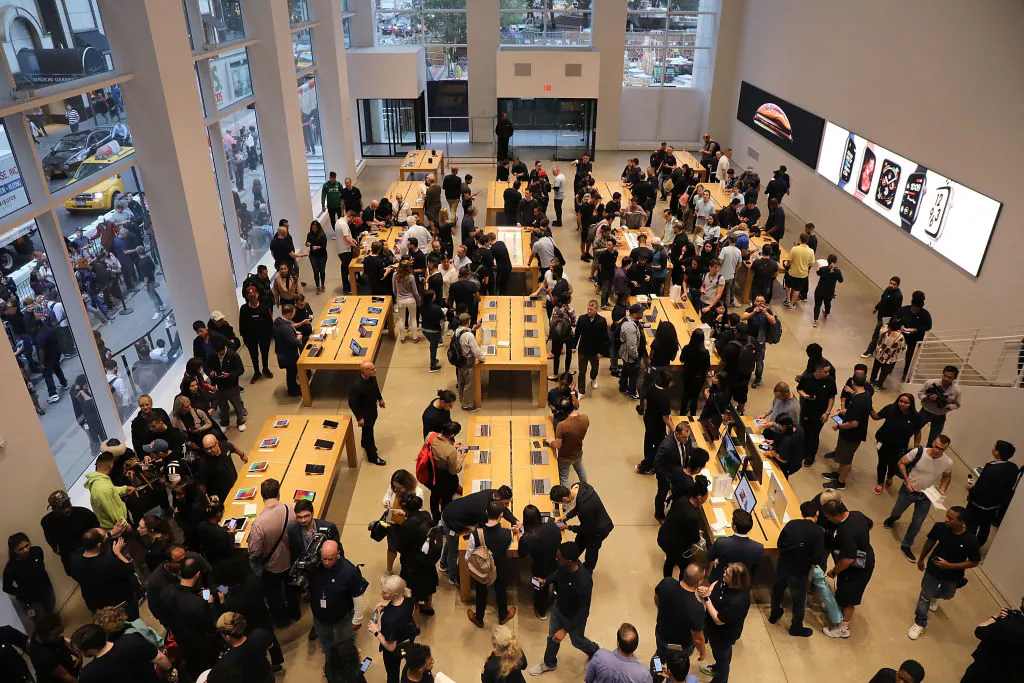 People at an Apple store in Midtown Manhattan, New York City on Sept.21, 2018. (Spencer Platt/Getty Images)