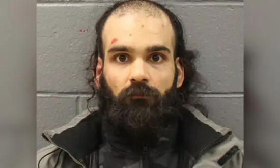 Man Charged With Trying to Stab Flight Attendant Faces Judge
