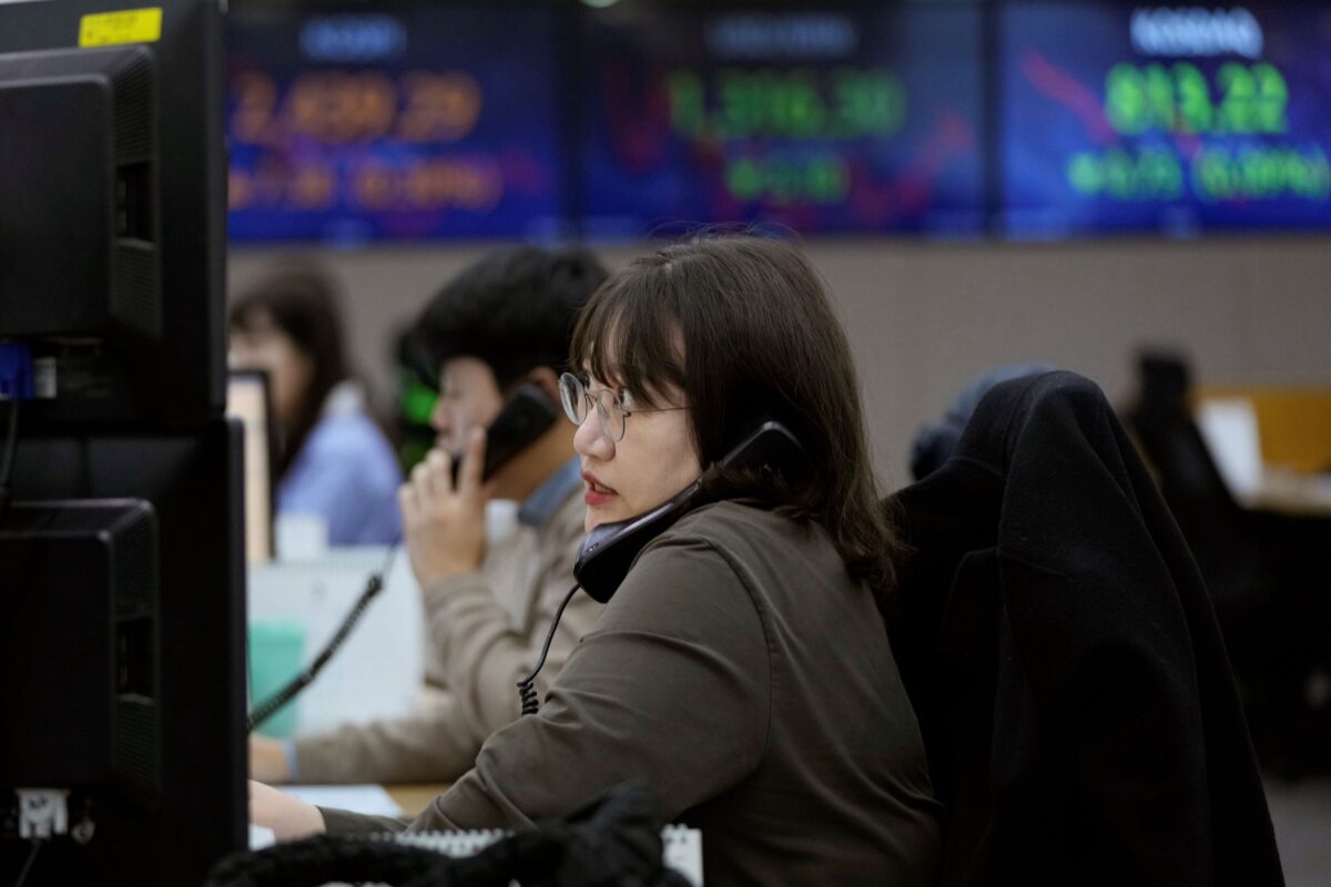 NextImg:Global Stocks Lower After Wall Street Steadies Amid Rate Fears
