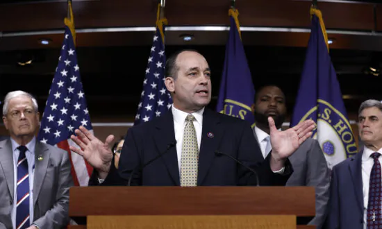 Lawmaker Revives Push to Make English Official US Language