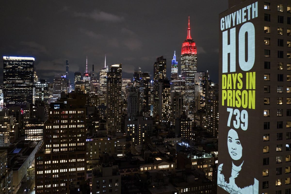 NextImg:Hong Kong Female Political Prisoners Turned Into Massive Projection Art on Building in NYC on International Women’s Day