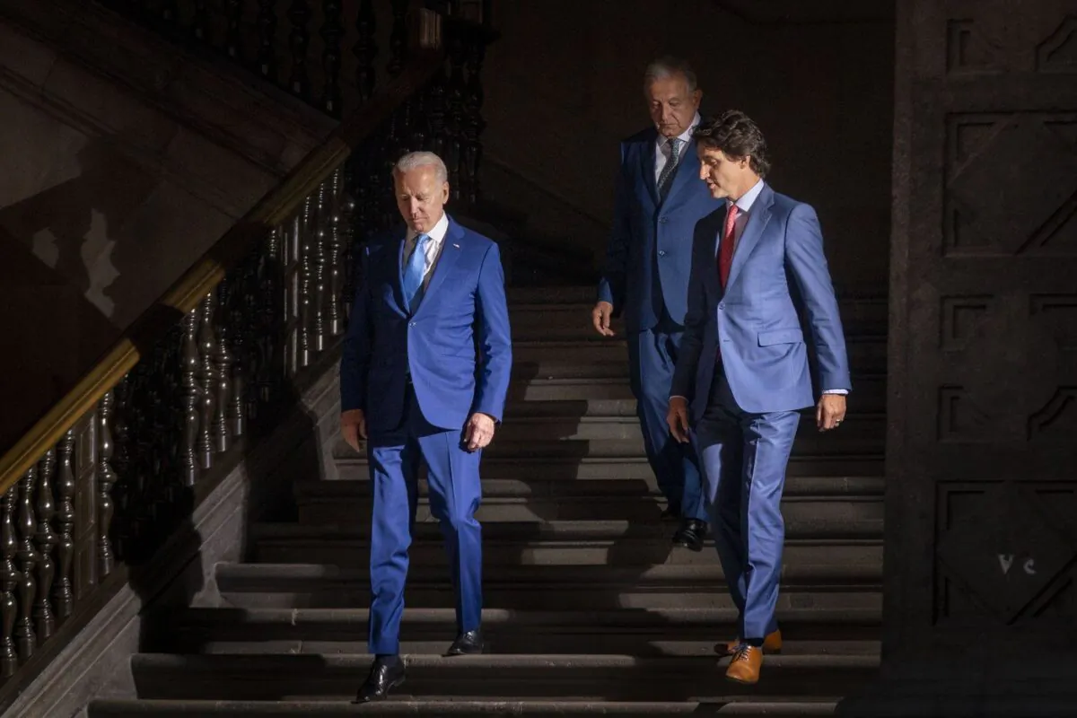 President Joe Biden (L), Prime Minister Justin Trudeau (R), and Mexican President Andres Manuel Lopez Obrador arrive for a news conference in Mexico City on Jan. 10, 2023. (The Canadian Press/AP-Andrew Harnik)
