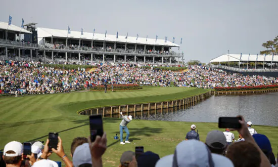 Spieth Gets Amazing Break, McGreevy Gets Wrong Record Score