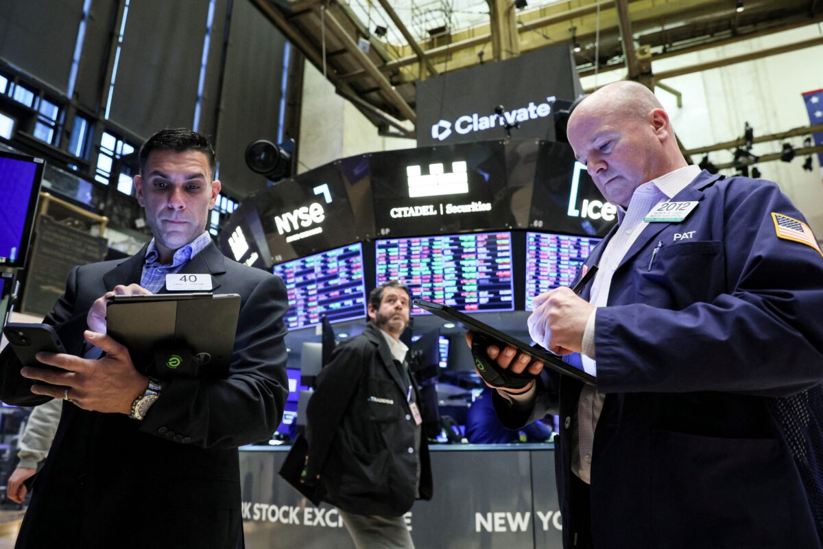 NextImg:Wall Street Opens Lower as Bank Stocks Drop